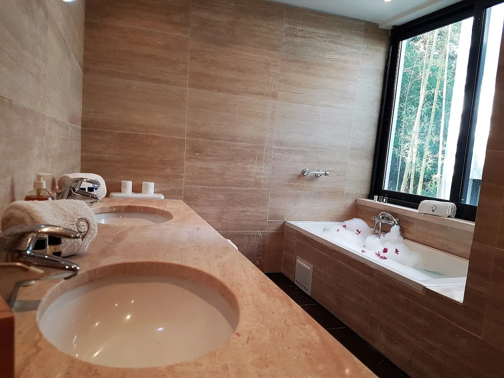 Aroeira Paradise Villa by Host-Point