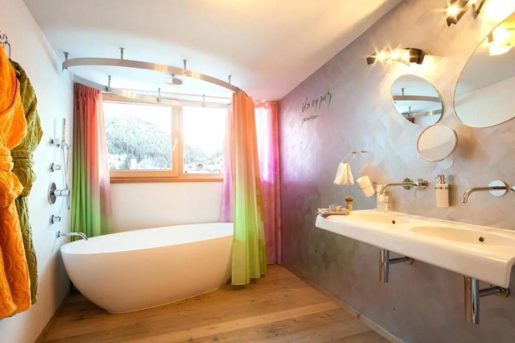 Raffls Tyrol Hotel