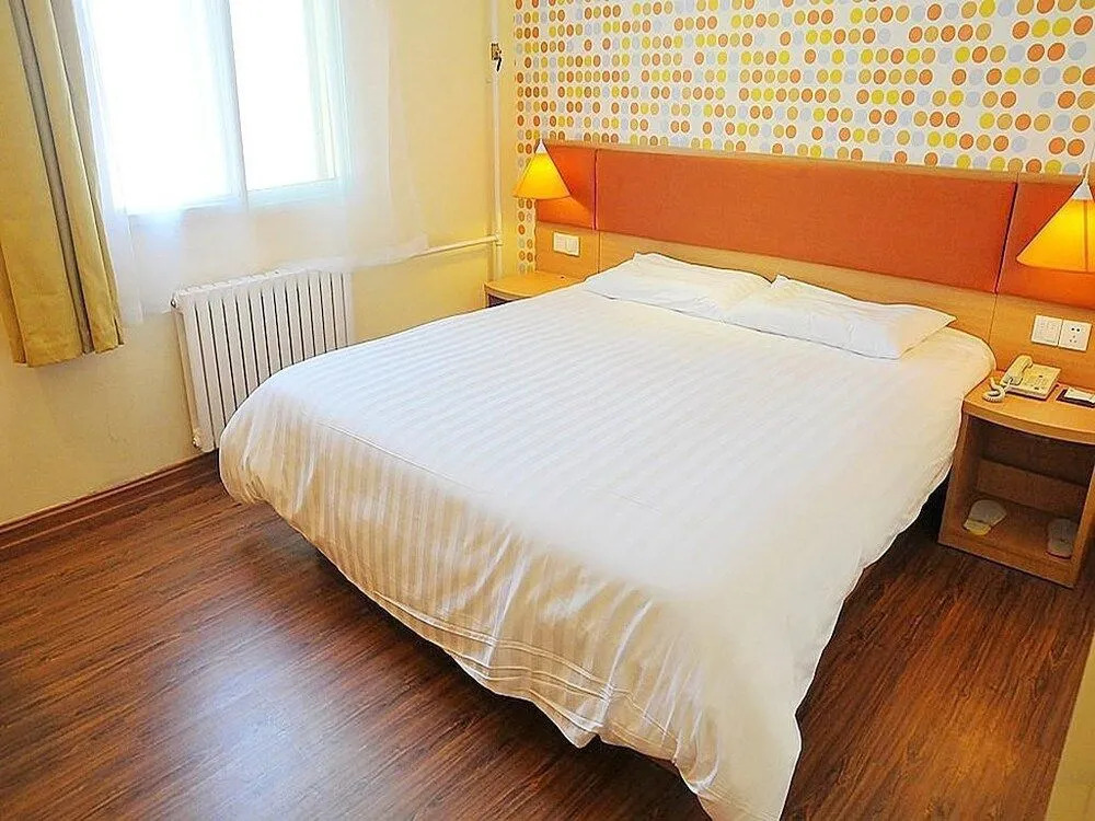 Home Inn (Qingdao Hai'er Road Metro Station Qingshan Road)