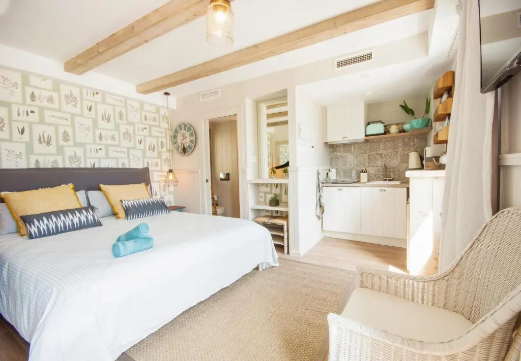 The Beach House Studios & Suites