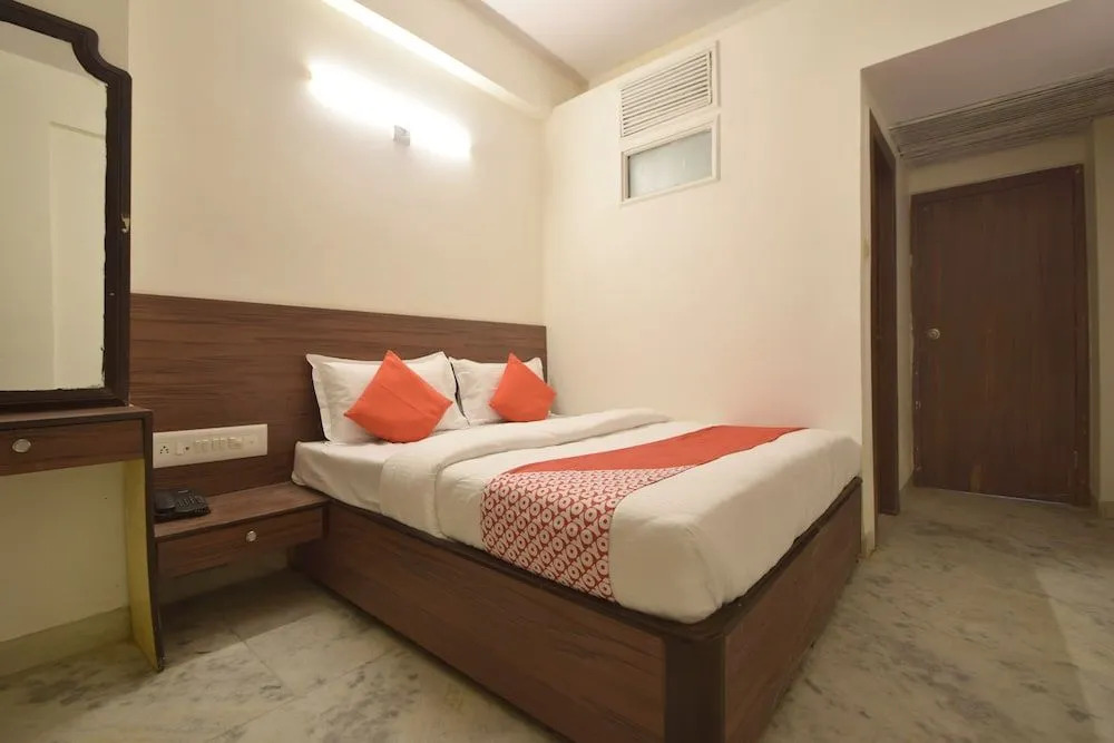 Collection O 23086 Hotel Mayur