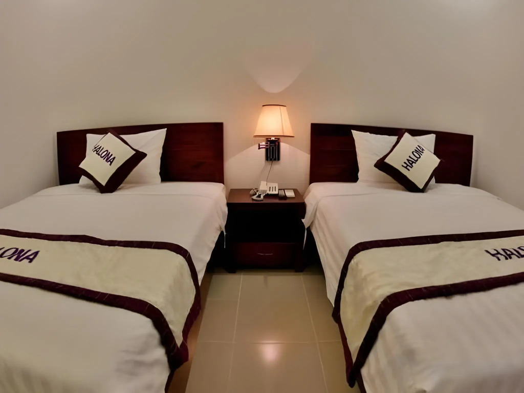 Halona Hotel