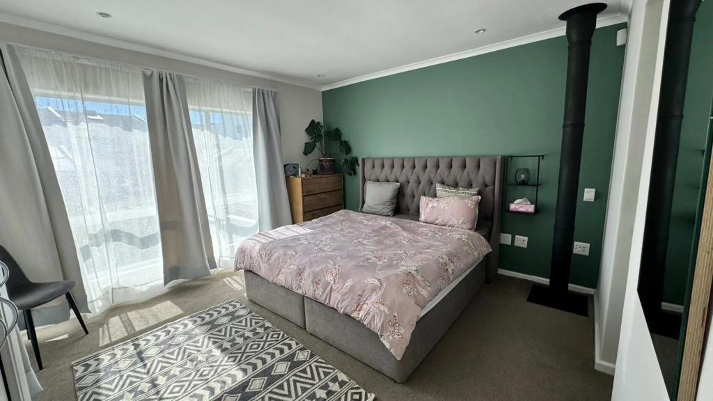 Stunning holiday house 1min walk from the Dolphin beach