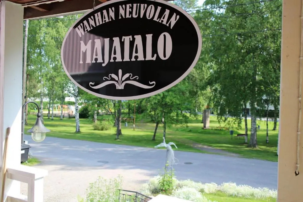 Wanha Neuvola Guesthouse