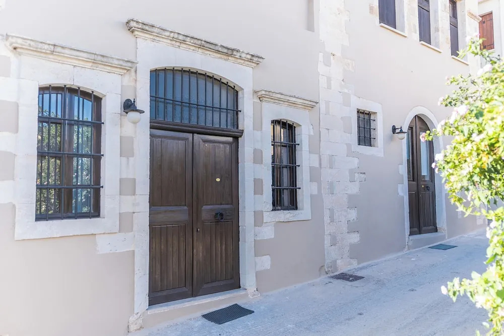 Lithinon Suites & Studios Blue
