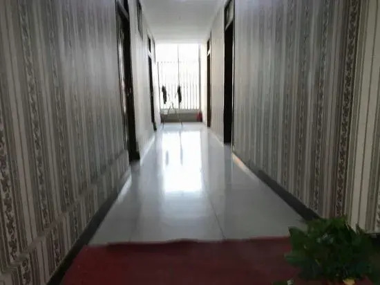 OYO Hongdu Express Homestay (Tengzhou Bus Terminal Jiayu Trade City)