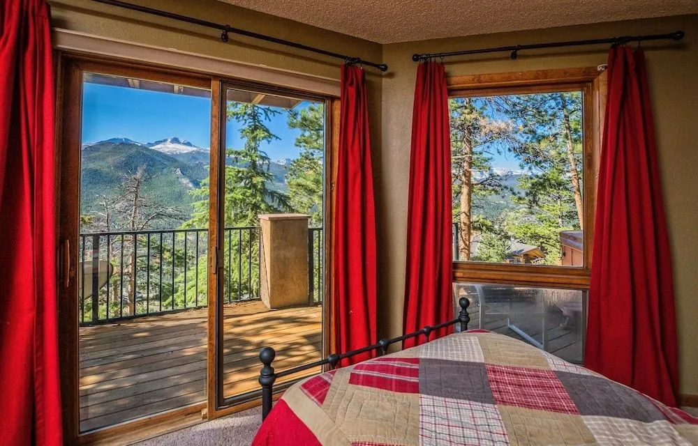 Cedar Lower Luxury Vacation At Windcliff 2 Bedroom Home by RedAwning