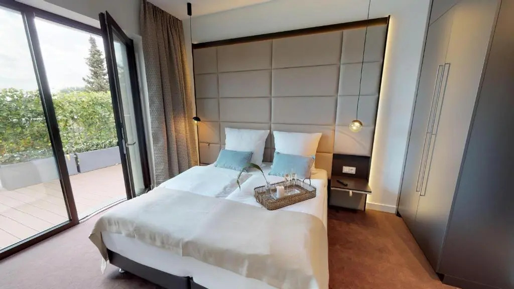 White Pearl Apartment 4.40