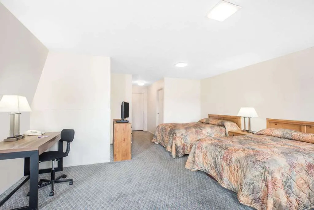 Knights Inn New Philadelphia