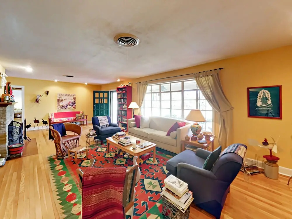 Light-Filled Charmer - 2 Br Home