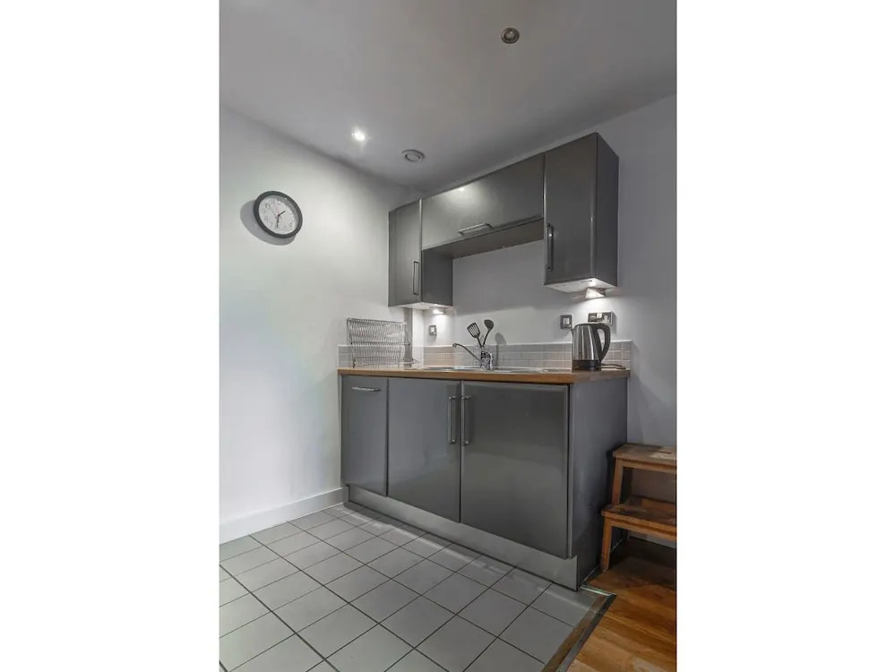 Spacious 1 Bedroom Flat for 2 in Manchester