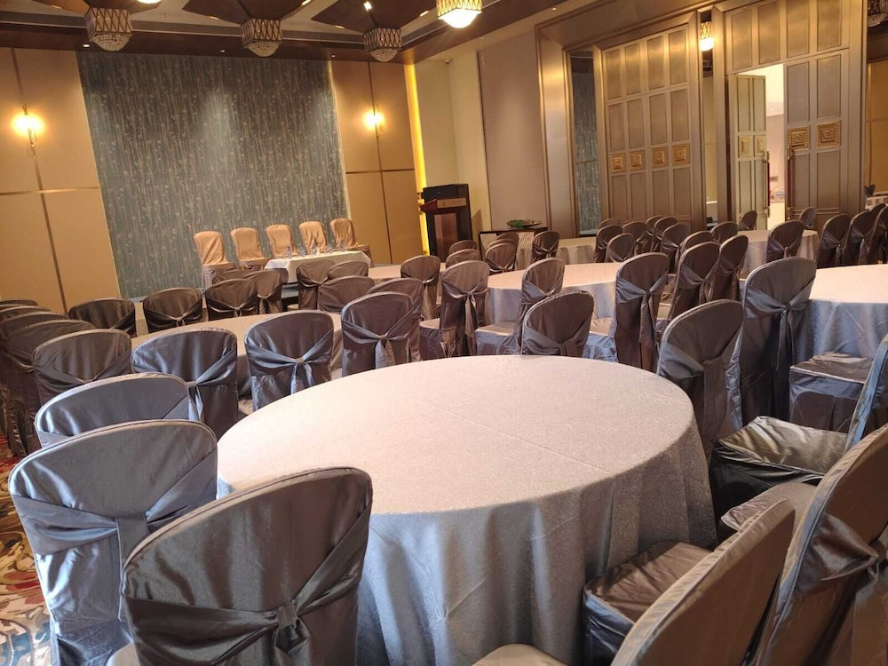 La Belle- The Business Hotel