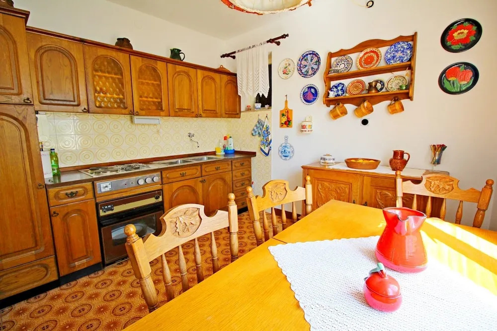 House Uzejra