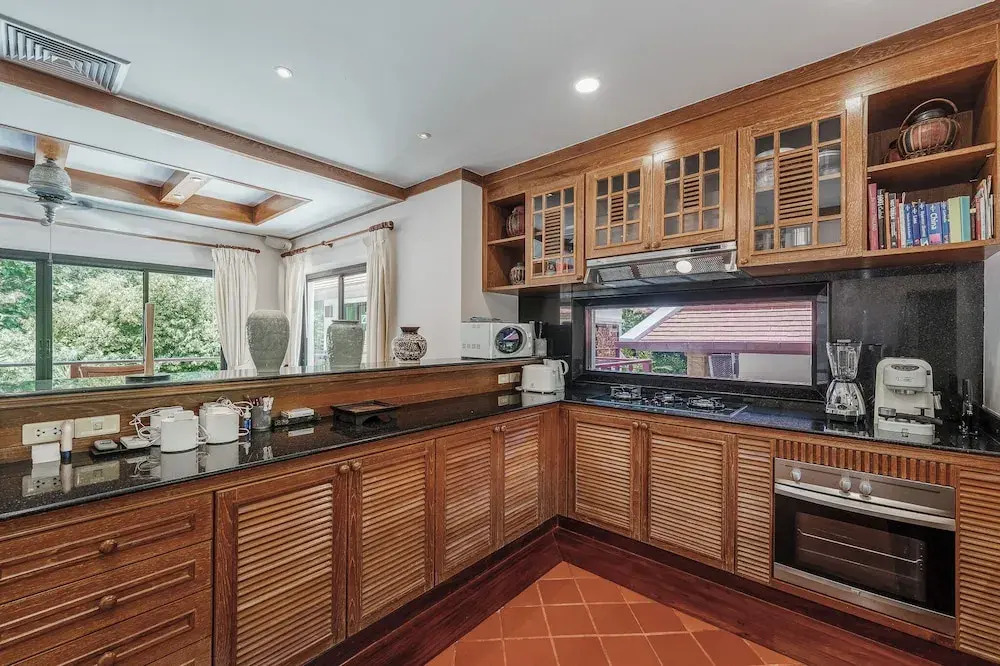 Naiharn 4br Private PoolVilla near Beach