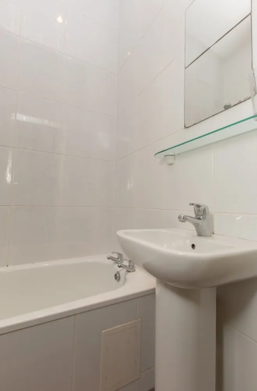 Spacious, Bright 5-br Flat for 10 in Edinburgh