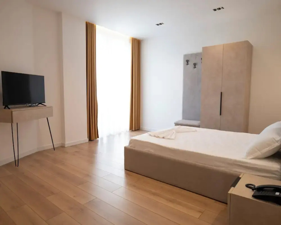 Leo Hotel
