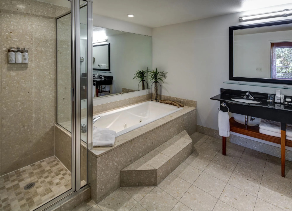 Rivers Edge Hotel Portland, Tapestry Collection by Hilton
