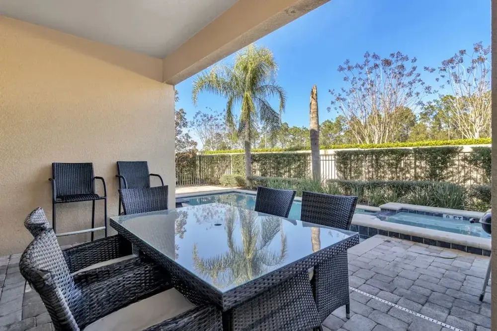 491-8-ld-private Pool With Game and Movie