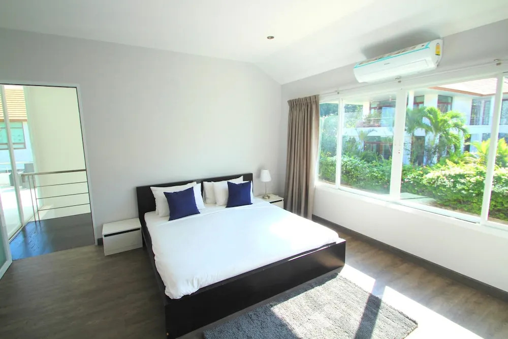 Hua Hin 5 Bedrooms Mansion B3