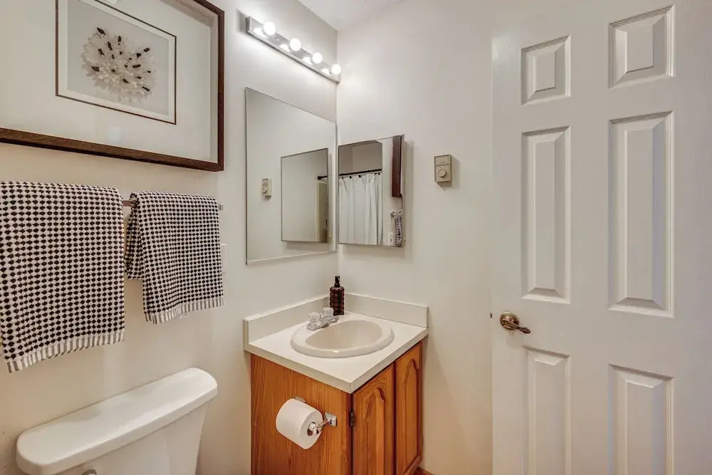 Riverfront Lincoln Condo w/ Patio + Pool Access!