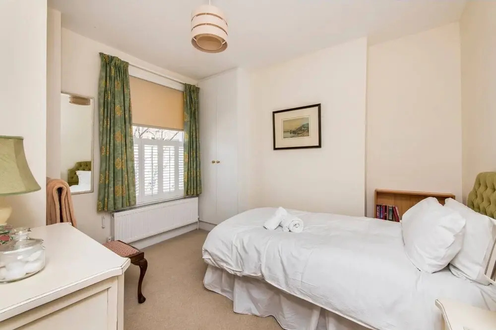 Fabulously British 3 Bed House near Battersea Park