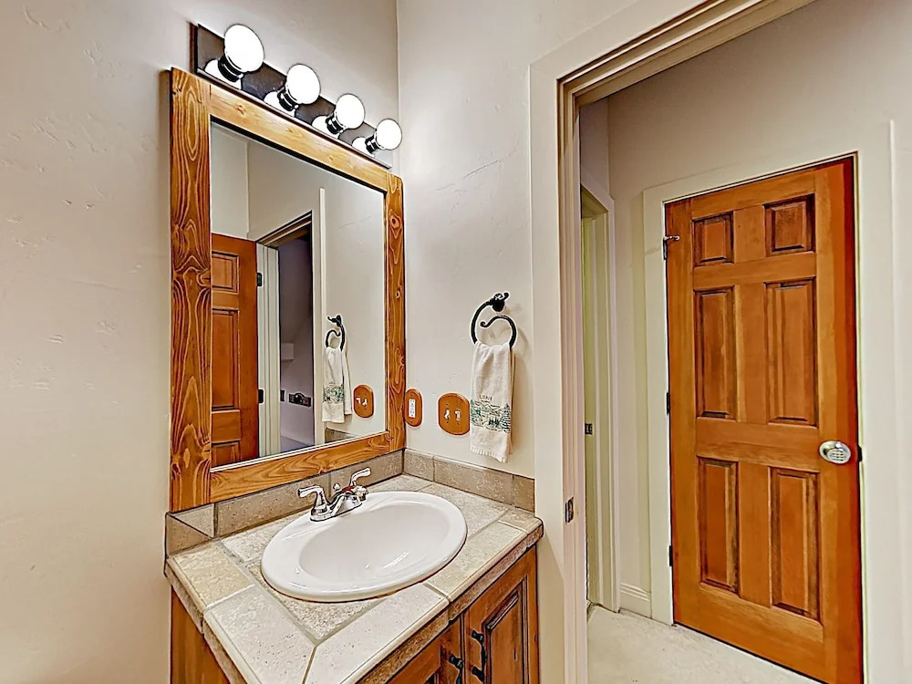 Alpine Haven W/ Private Hot Tub: Near Resorts 3 Bedroom Townhouse