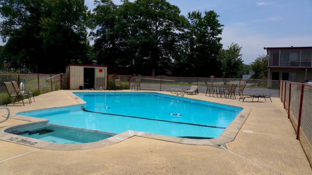Norton Shores Inn