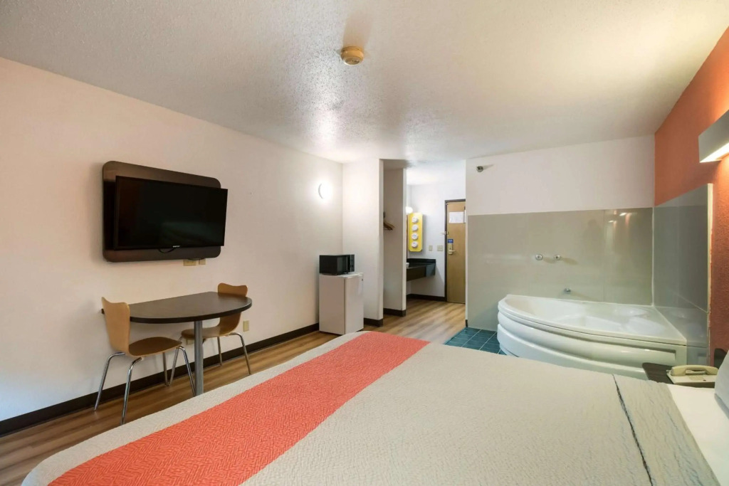 Motel 6 Davenport, IA