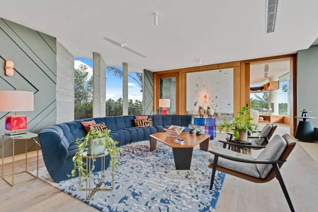Modern 7BR Villa w Stunning Views of Golf Course