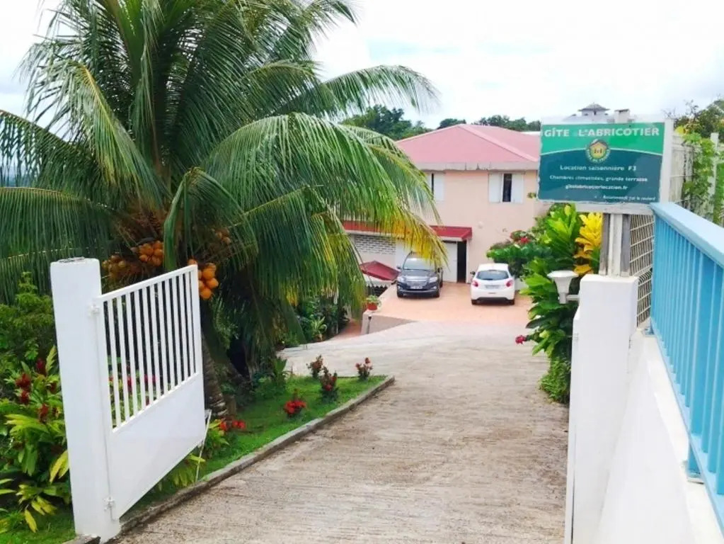Apartment with 2 Bedrooms in Le Lamentin, with Wonderful Mountain View, Enclosed Garden And Wifi - 12 Km From the Beach