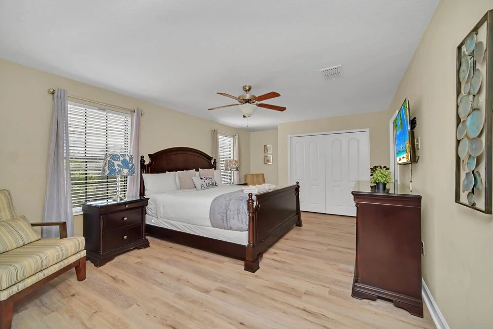 Perfect for Families Comfortable Villa with Private Pool Area close to Parks and Shopping