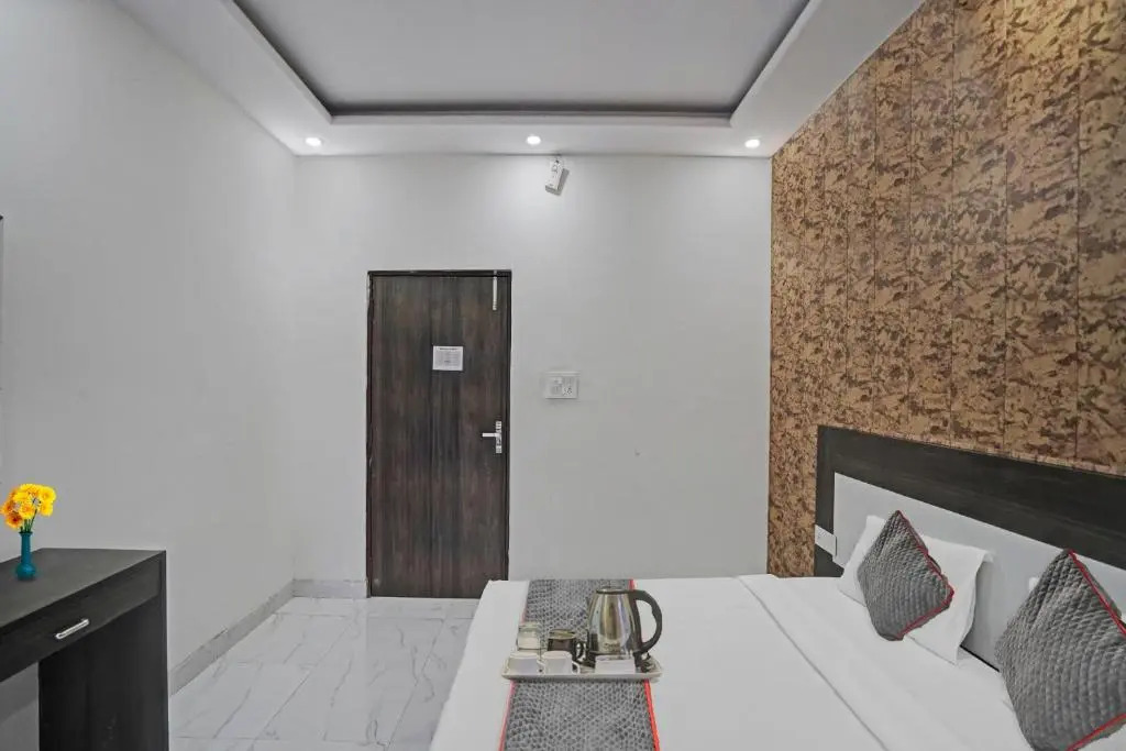 OYO Townhouse 1133 Rajvanshi Paradise