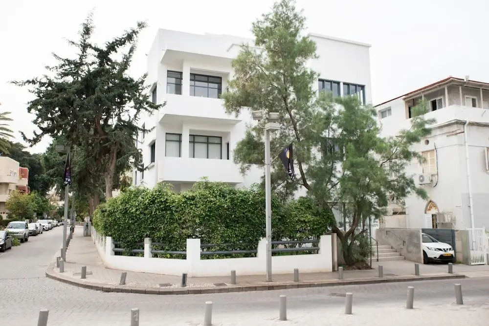 Charming 3 Bdr Apt 2 Min From Beach Tl51