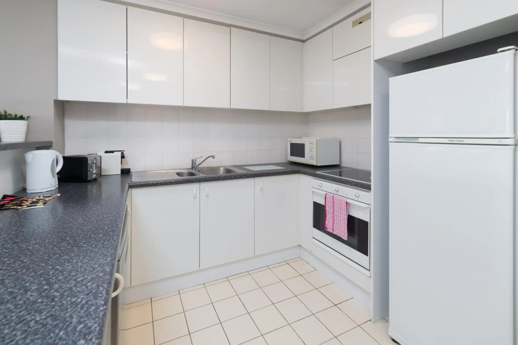 2BR 2Bath L8 Executive Apartment, in City Centre