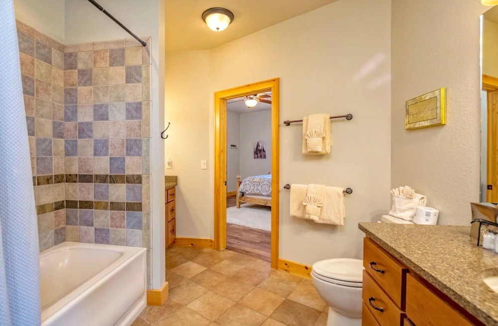 Serenity Luxury Vacation At Windcliff 3 Bedroom Home by RedAwning