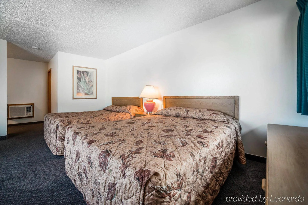Rodeway Inn & Suites
