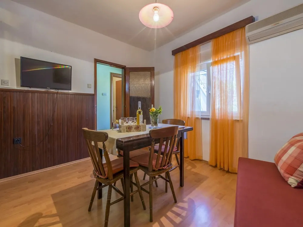 Apartment John