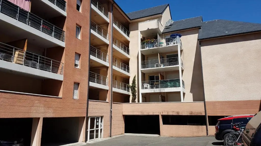 La Part du Lion - T1 rénové de 28 m2 pour 4 pers max - Terrasse avec vue calme et Parking - Résidence Foch - LOURDES Mairie