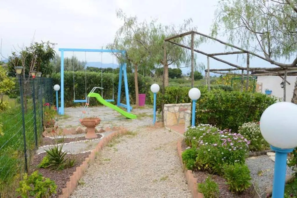 House with 2 bedrooms in Campofelice di Roccella with WiFi 5 km from the beach