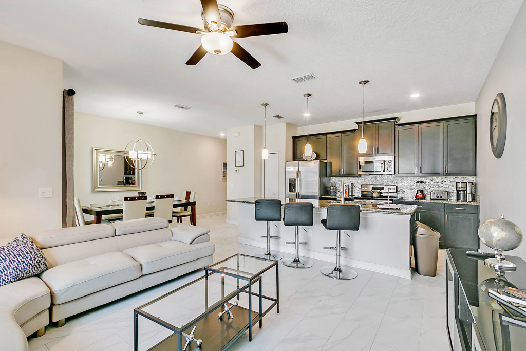4 Bd 3 Ba Storey Lake 3056 Gs