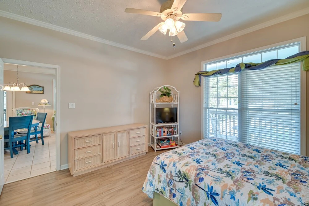 Walk to Ocean: Family Home in Surfside Beach