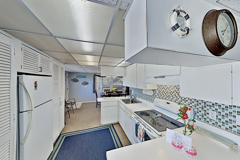 The Pelican & Dolphin: Bayfront W/ Dock 3 Bedroom Home
