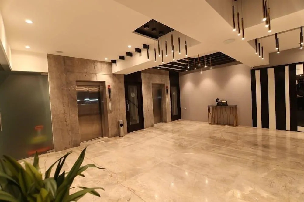 Sri Sri Sri Hotel