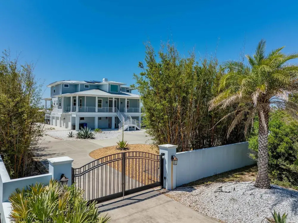 400 Steps to Sand Waterfront Luxury w Dock Pool