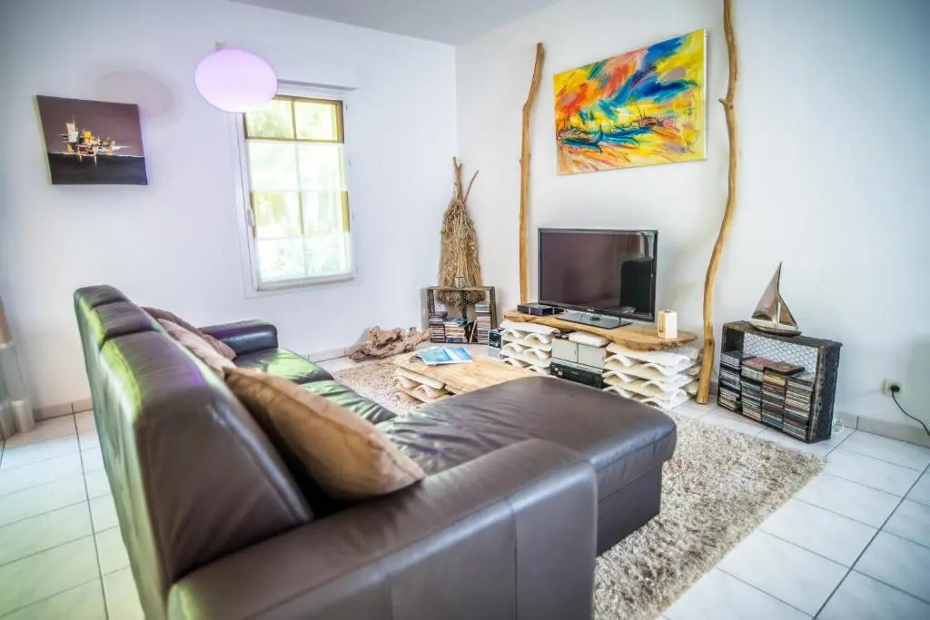 Appartement 90 m2 avec parking terrasse balcons, proche du port et plages