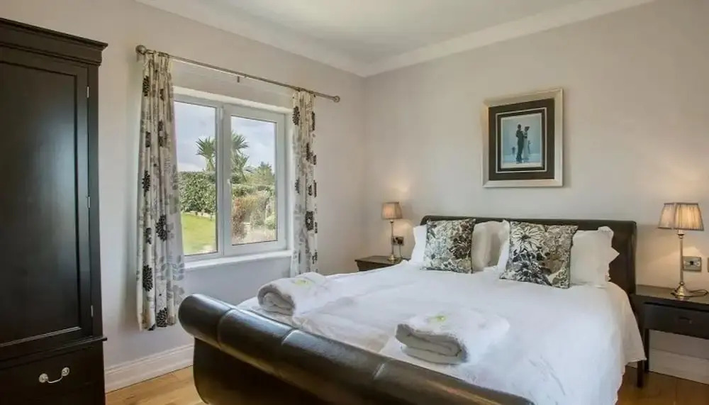 Waterford Villa - 5 Bed - Sleeps 10 - Parking