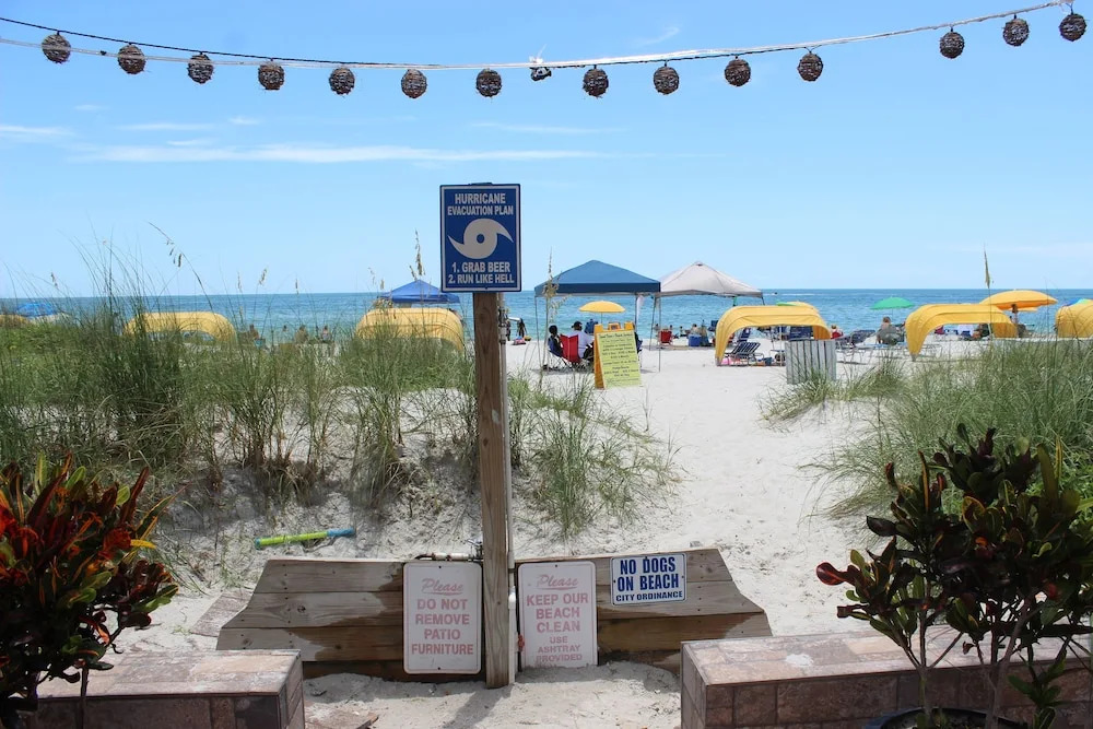 Schooner Hotel