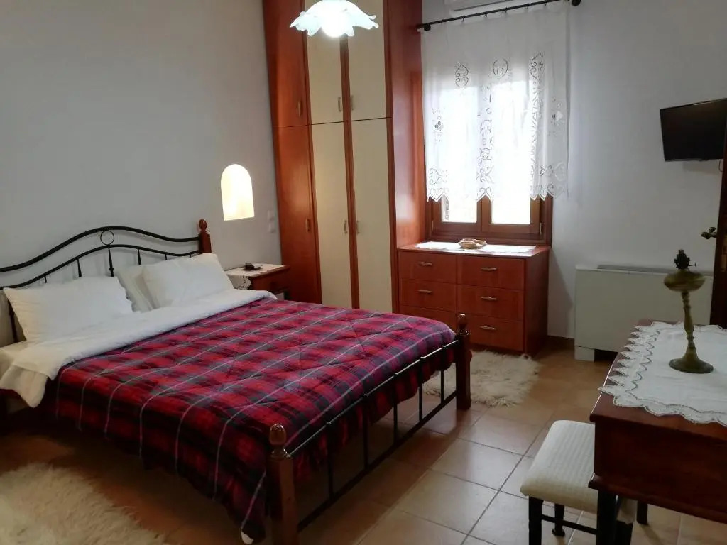 Sunshine house for 9, cozy set up,verandas, sea view.