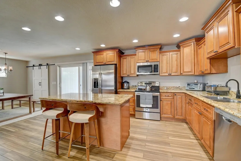 Designer Desert Escape In Old Town W/ Private Pool 4 Bedroom Home