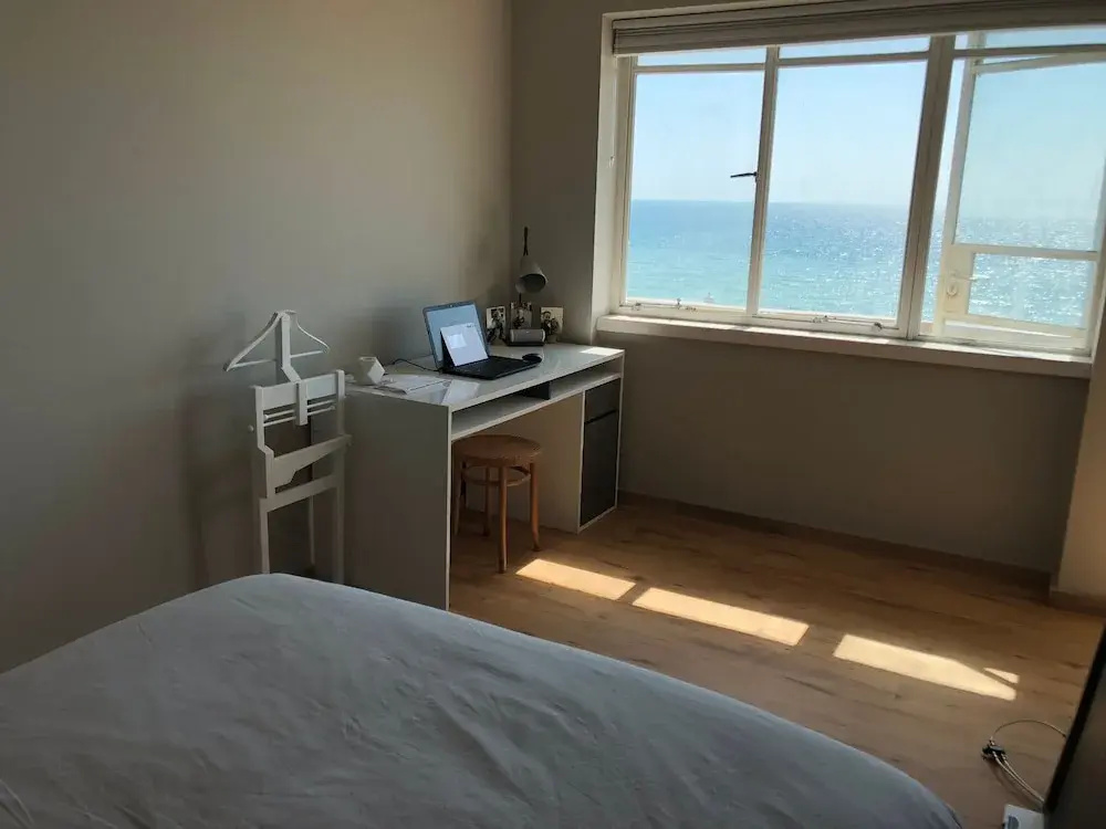 2 Bedroom Flat With Stunning Sea Views and Balcony
